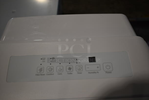 BRAND NEW SCRATCH AND DENT! Insignia NS-DH35WH1 35-Pint Dehumidifier. 115 Volts, 1 Phase. Tested and Working! - Image 3 of 5