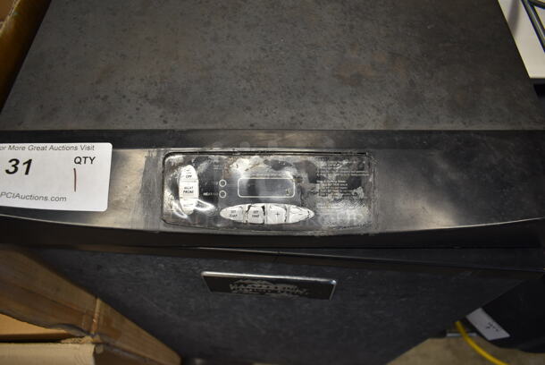 Masterbuilt Signature Series Electric Powered Smoker. 120 Volts, 1 Phase. Tested and Powers On But Does Not Get Warm - Image 2 of 6