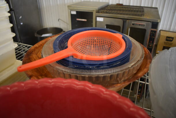 ALL ONE MONEY! Lot of Various Poly Items Including Bowls and Containers!  - Image 3 of 6