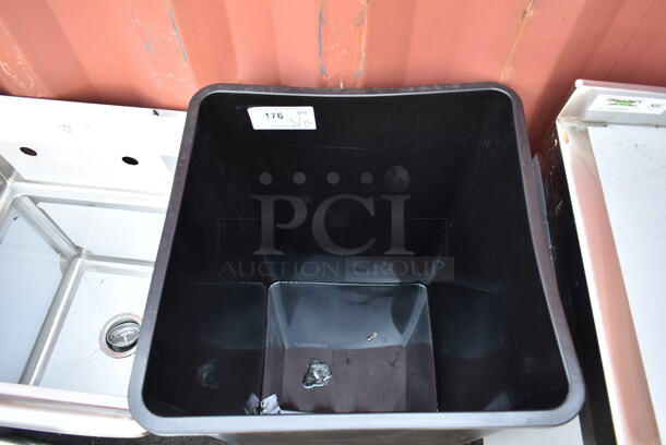 BRAND NEW SCRATCH AND DENT! Lavex 475SQ35BK 35 Gallon Black Square Trash Can - Image 3 of 4