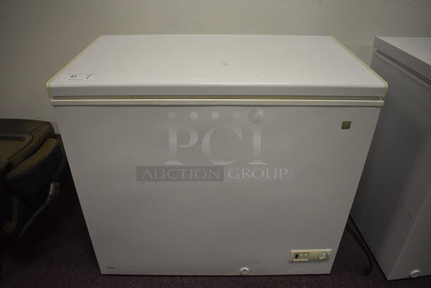 General Electric FCM7SUCWW Free Standing Freezer. Tested and Working (Main Building)
