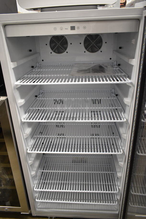 BRAND NEW SCRATCH AND DENT! Whynter CBM-815WS Freestanding 8.1 CF Commercial Beverage Merchandiser. 115 Volt, 1 Phase. Tested and Working! - Image 4 of 7
