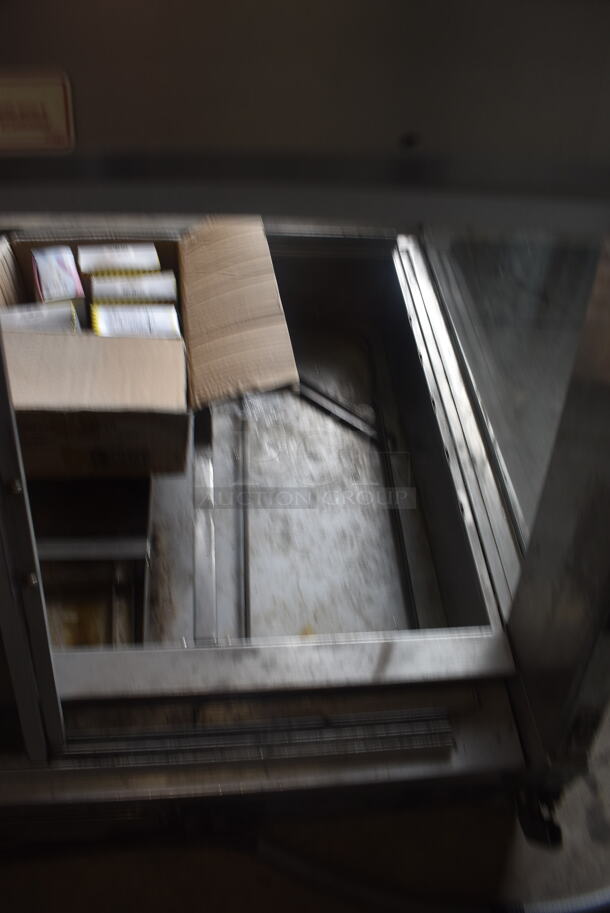 Henny Penny HMT-3 Electric Countertop Heated Merchandising Case. Front Glass Is Missing. Includes Bulbs. 208-240 Volt - Image 7 of 10