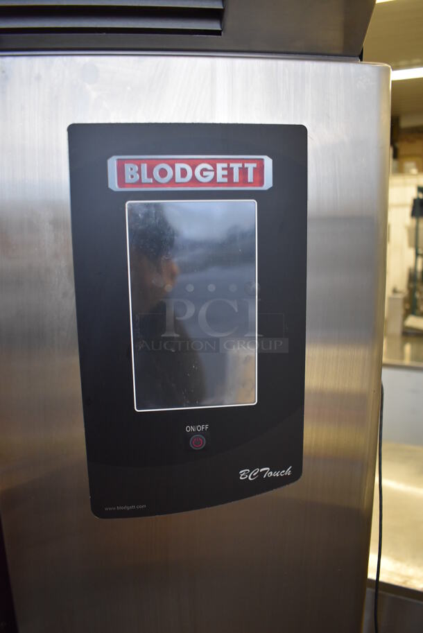 LATE MODEL! Blodgett BLCT-62 H / CPE 2.06 Stainless Steel Commercial Electric Powered Combi Oven w/ Hoodini Hood on Commercial Casters. 208 Volts, 3 Phase. 44x41x84 - Image 4 of 10