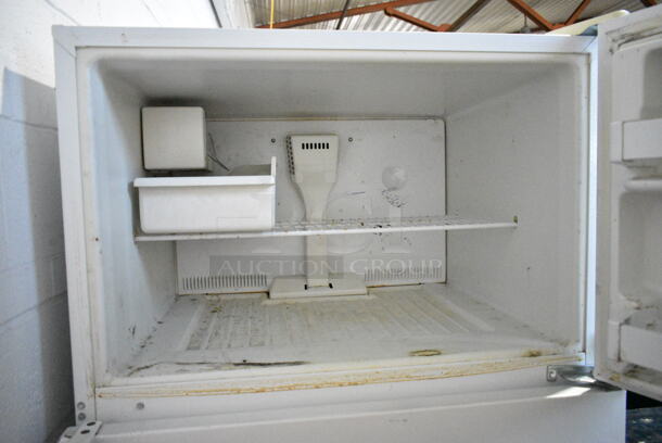 Maytag M1TXEMMWW04 Metal Cooler w/ Freezer. 115 Volts, 1 Phase. Tested and Working! - Image 3 of 8