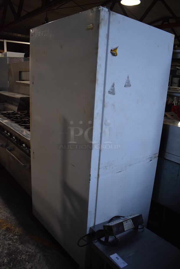 Electrolux FFFU21M1QWF Metal Single Door Reach In Freezer. 115 Volts, 1 Phase. 34x31x73. Tested and Working! - Image 2 of 6