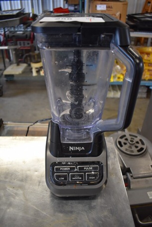 Ninja Metal Countertop Blender w/ Pitcher. 7.5x9x17. Tested and Working!
