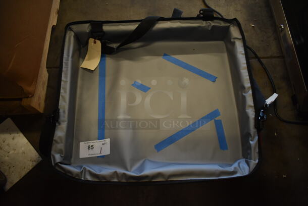 BRAND NEW SCRATCH AND DENT! Sterno 70544 Red Stadium Insulated Drink Carrier with 20 Hole Insert, 24" x 20" x 6" - Holds (20) Cups - Image 3 of 5