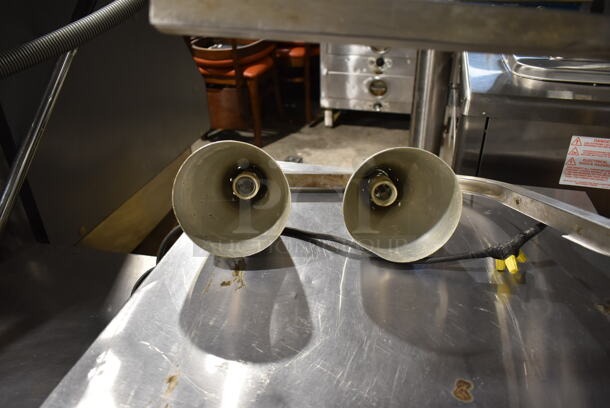 Eagle BW-2-120 Stainless Steel Commercial Countertop Heat Lamp. 120 Volts, 1 Phase. Cannot Test Due To Missing Bulb - Image 3 of 4