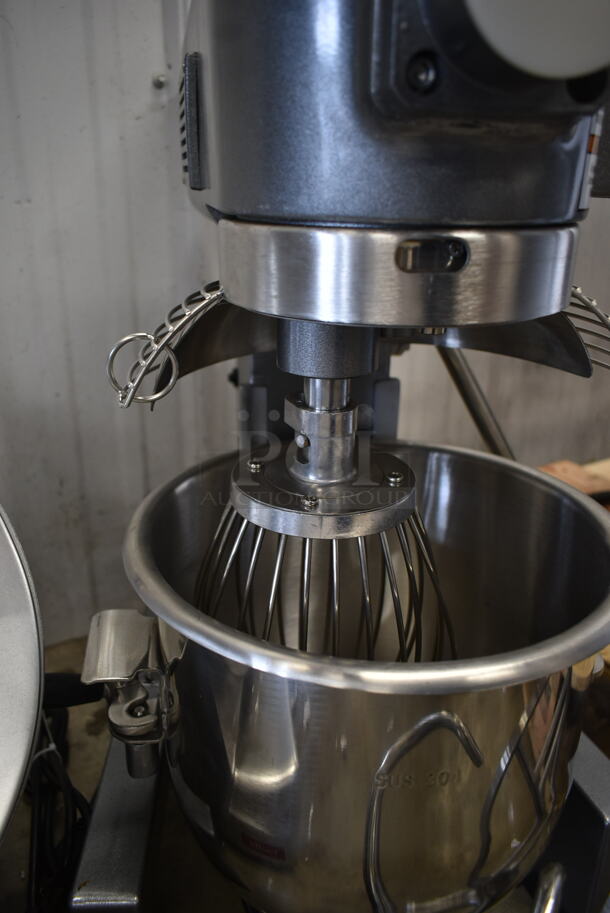 BRAND NEW SCRATCH AND DENT! Avantco MX10H Metal Commercial Countertop 10 Quart Planetary Dough Mixer w/ Stainless Steel Mixing Bowl, Bowl Guard, Dough Hook, Paddle and Whisk Attachments. 120 Volts, 1 Phase. Tested and Working! - Image 8 of 10