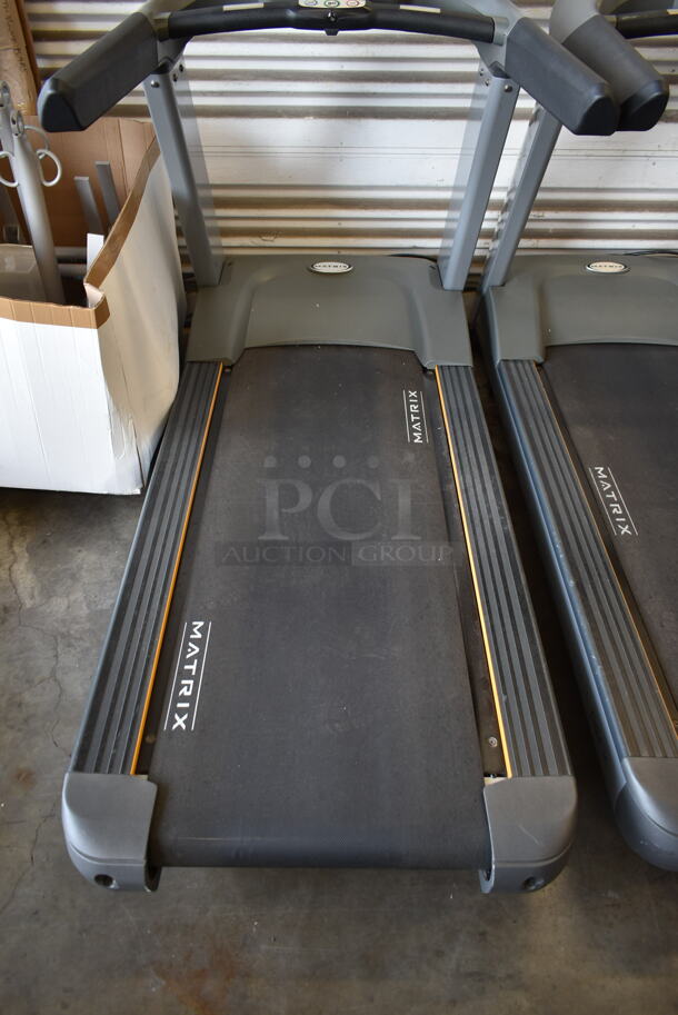 Matrix Ultimate Deck Commercial Floor Style Treadmill. Tested and Working! - Image 3 of 6