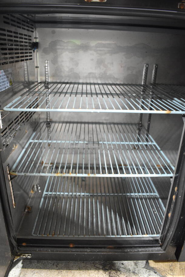 Avantco 178UBB2HC Metal Commercial 2 Door Back Bar Cooler. 115 Volts, 1 Phase. Tested and Working! - Image 3 of 4
