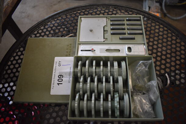 Sears Kenmore Green Poly Button Kit. 7.5x6x3.5