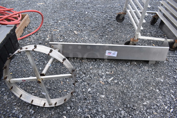 Metal Order Circle and Shelf. 43.5x19x24 - Image 2 of 4