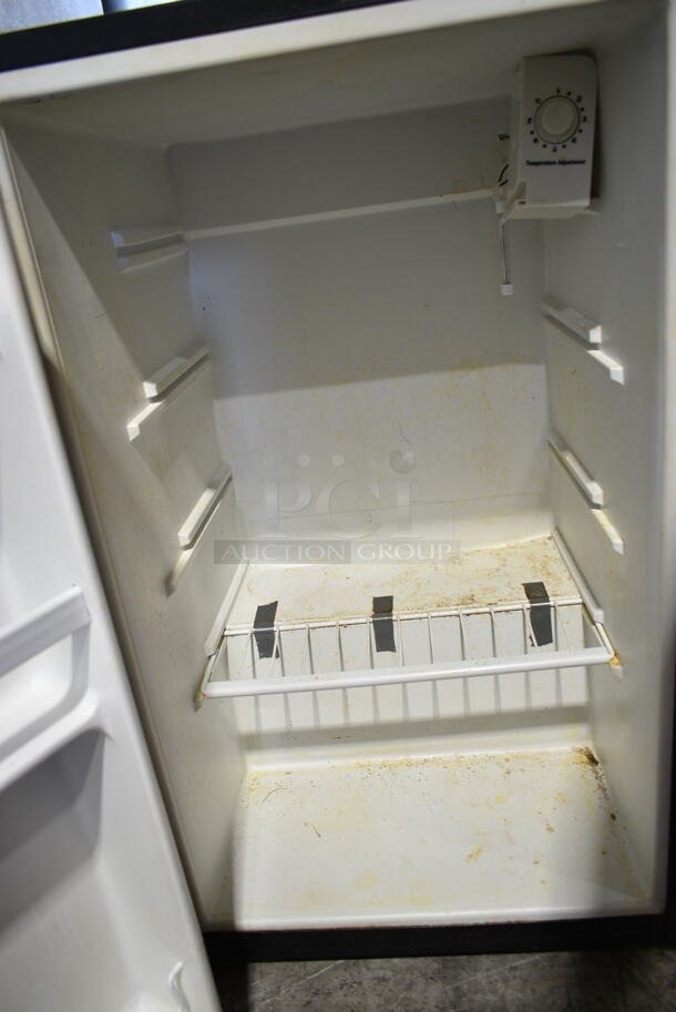 Igloo Metal Mini Cooler. Tested and Working! - Image 3 of 6