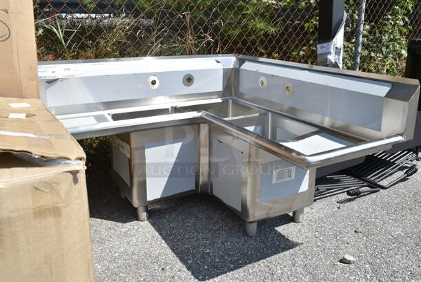 BRAND NEW SCRATCH AND DENT! Regency 600S3141414C Stainless Steel 44 1/2" 16 Gauge Stainless Steel Three Compartment Commercial Corner Sink with Two Drainboards - 14" x 14" x 14" Bowls. No Legs. - Image 4 of 10