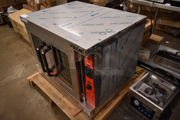 BRAND NEW SCRATCH AND DENT! Vulcan VC5GD-11D1Z Stainless Steel Commercial Full Size Convection Oven w/ View Through Doors, Metal Oven Racks and Thermostatic Controls. No Legs. Tested and Working! - Image 3 of 9