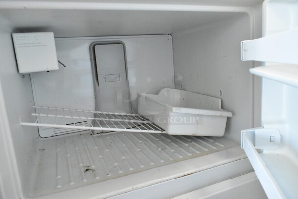 Maytag M1TXEGMYW01 Metal Cooler w/ Freezer. 115 Volts, 1 Phase. Tested and Working! - Image 2 of 6