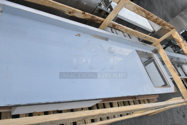 BRAND NEW IN CRATE! Regency 600ST3096R Stainless Steel Table w/ Sink Basin. No Legs. - Image 3 of 5