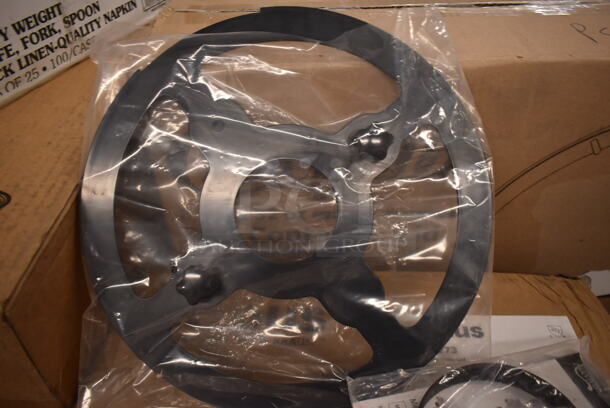 BRAND NEW SCRATCH AND DENT! Avantco 177SL713MAN Stainless Steel Commercial Countertop Medium Duty Meat Slicer. 120 Volts, 1 Phase. Tested and Working! - Image 6 of 7