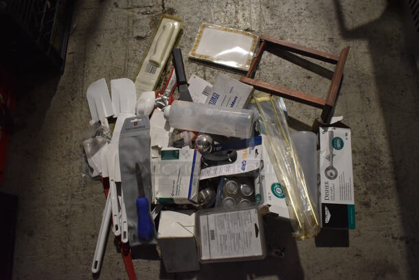 ALL ONE MONEY! Crate of Various BRAND NEW Items Including Dishers and Poly Spatulas - Image 1 of 6