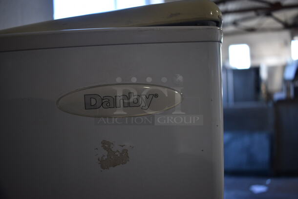 Danby DFF1144W Metal Cooler Freezer Combo Unit. 115 Volts, 1 Phase. 24x28x59.5. Tested and Working! - Image 7 of 7