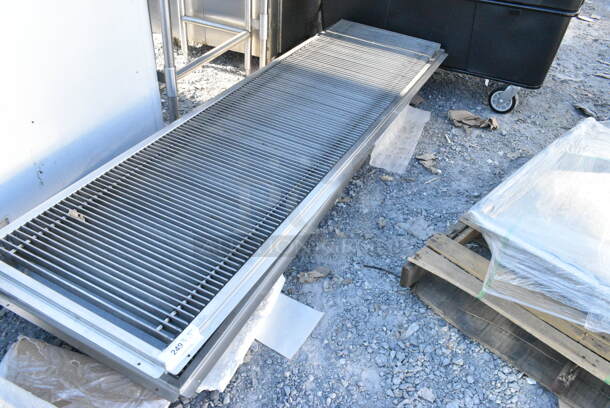 BRAND NEW SCRATCH AND DENT! Regency Stainless Steel Floor Trough.  - Image 3 of 4