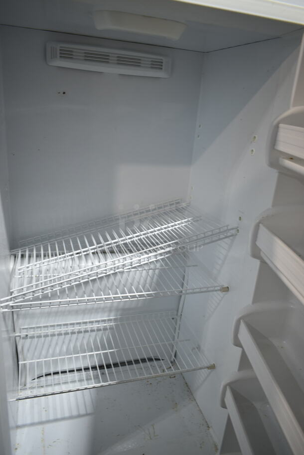 Metal Single Door Reach In Freezer. 115 Volts, 1 Phase. Tested and Working! - Image 4 of 5