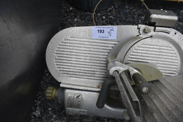 Hobart 2612 Stainless Steel Commercial Countertop Meat Slicer w/ Blade Sharpener. 120 Volts, 1 Phase. Tested and Working! - Image 3 of 7