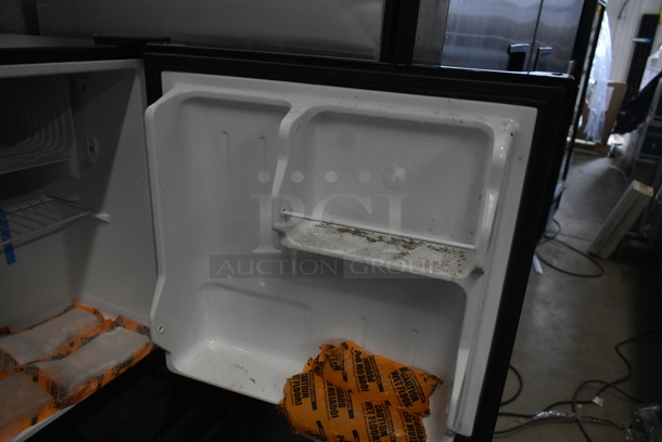Haier HC17SF10RB Metal Mini Cooler. 115 Volts, 1 Phase. Tested and Working! - Image 3 of 4