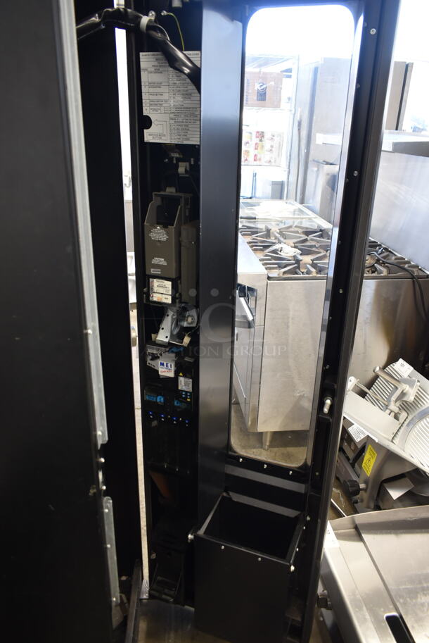 Metal Commercial Vending Machine w/ Cash Acceptor and Key. Tested and Working! - Image 4 of 12
