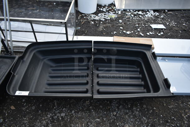 BRAND NEW SCRATCH AND DENT! Rubbermaid FG9T2200BLA Hinged Dome Lid for FG9T1300BLA and FG9T1400BLA Tilt Trucks - Image 2 of 3