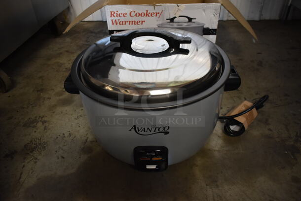 BRAND NEW SCRATCH AND DENT! Avantco 177RCA90 Stainless Steel Commercial Countertop Electric Powered 90 Cup Rice Cooker. 240 Volts, 1 Phase.  - Image 1 of 7