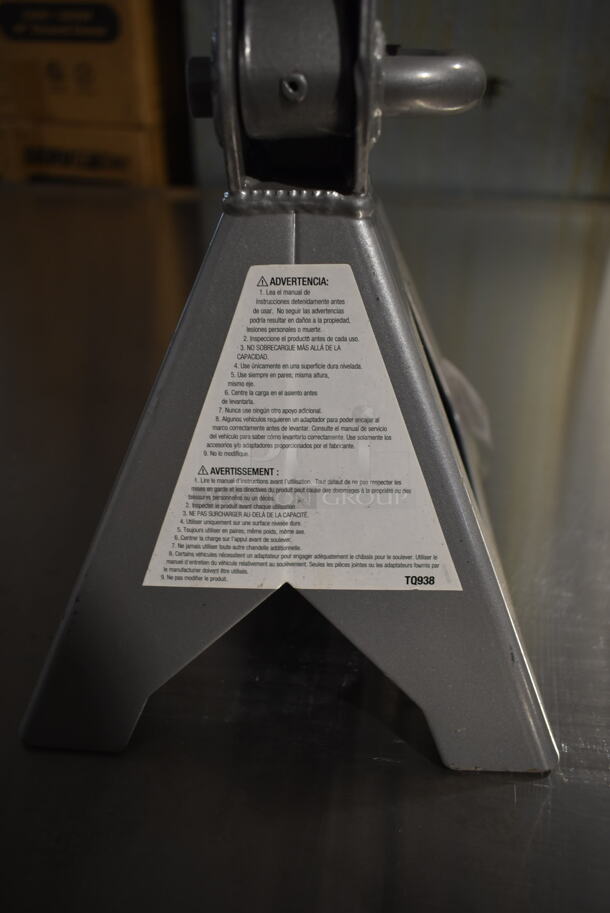 TEQ 3 Ton Gray Metal Ratcheting Jack Stand. - Image 4 of 5