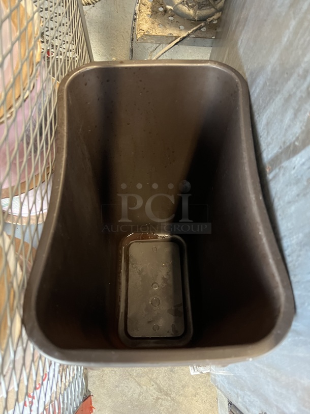 Brown Poly Trash Can. 10x16x19 - Image 2 of 2