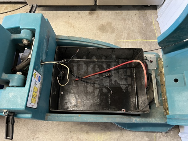 Tennant 2550 Metal Commercial Floor Burnisher Floor Cleaning Machine. 19x51x42. Cannot Test Due To Missing Battery - Image 8 of 8
