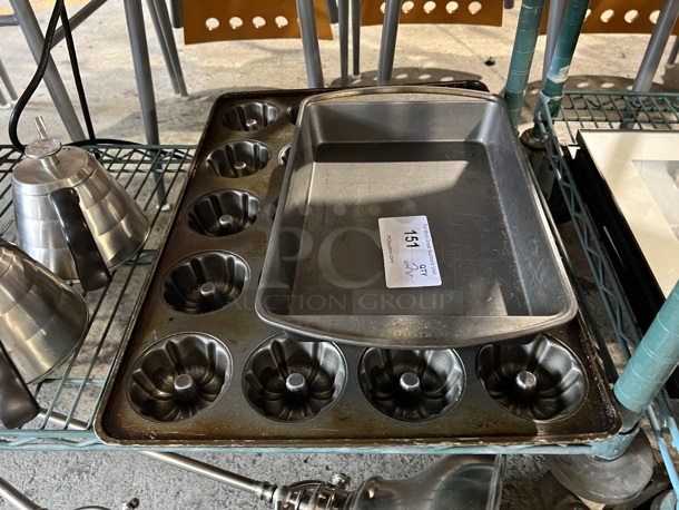 ALL ONE MONEY! Lot of 2 Baking Pans; Baking Pand and 20 Cup Bundt Cake Pans. 15.5x21.5x2