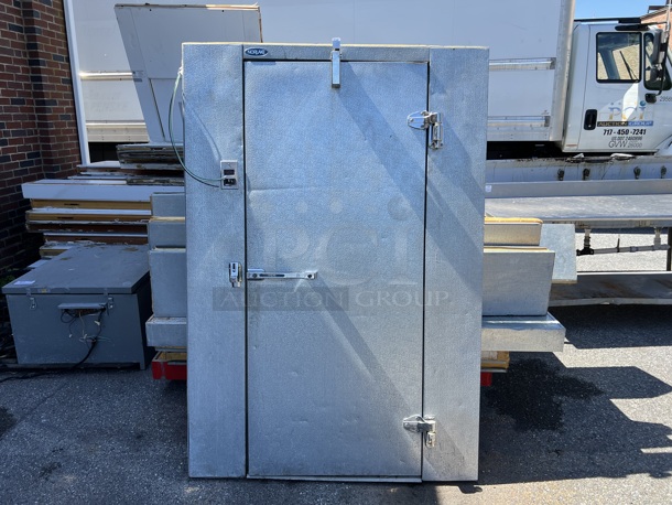 6'x6'x7' Norlake Self Contained Walk In Box w/ Copeland Model RST64C1E-CAV-959 Compressor and Norlake Model CPF100DC-A Condenser. Does Not Have Floor. 208-230 Volts, 1 Phase. Picture of the Unit Before Removal Is Included In the Listing. - Image 8 of 10