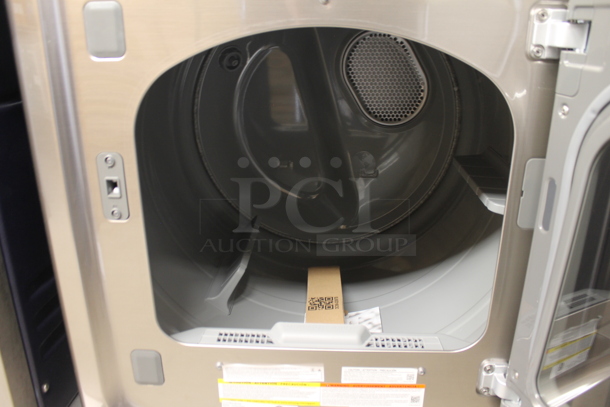 BRAND NEW SCRATCH AND DENT! 2022 Samsung DVG52A5500C Metal Gas Powered Front Load Dryer. 20,000 BTU. - Image 2 of 4