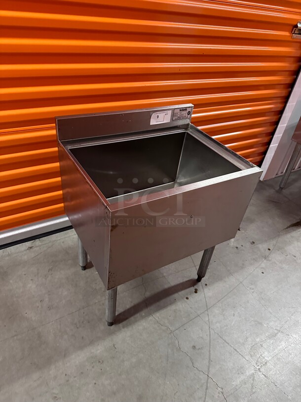 Clean! Krowne Metal 18-24 Ice Bin - Stainless Steel, 24 inch W, 18-1/2 inch D, 80 lb. Ice Capacity, Includes 7 Circuit Cold Plate - Image 5 of 8