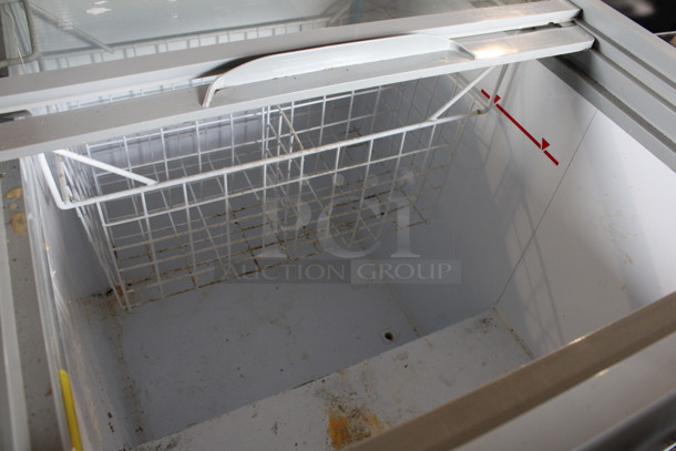 Maxx Cold Model MXF31F Metal Commercial Chest Freezer w/ 2 Sliding Lids on Commercial Casters. 115 Volts, 1 Phase. 31x27x33. Tested and Working! - Image 5 of 6