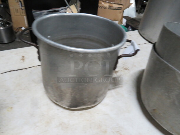One Aluminum Stock Pot. 6 Quart. - Image 1 of 1