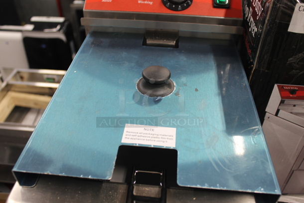 BRAND NEW SCRATCH AND DENT! Avantco 1771F200 Commercial Stainless Steel Electric Single Countertop Fryer With Night Cover and Fry Baskets. 208-240V. Tested And Working!  - Image 6 of 10