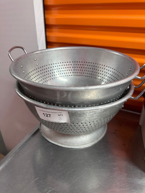 Clean! Assorted  11 Qt. Heavy-Duty Aluminum Colander with Base and Handles NSF Heavy Duty  - Image 2 of 4