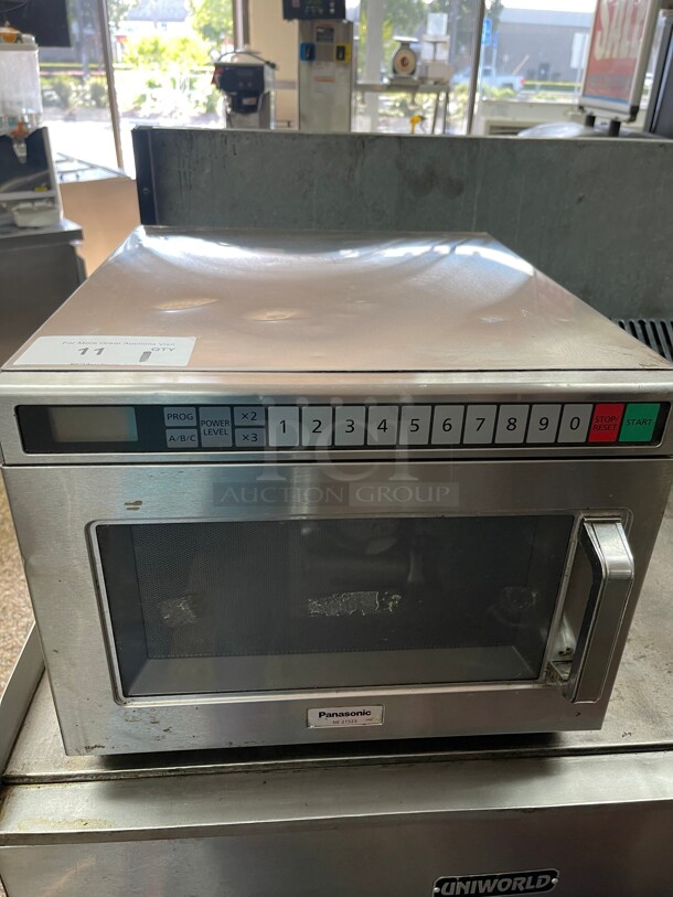 Working! Panasonic NE-21523 2100w Commercial Microwave with Touch Pad, 208v/1ph NSF Tested and Working! - Image 4 of 6