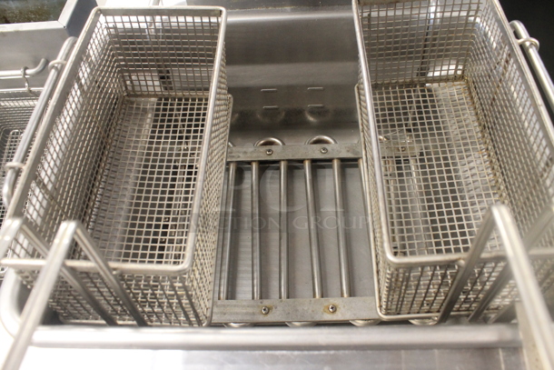 Toastmaster TMPE15 Stainless Steel Commercial Countertop Electric Powered Deep Fat Fryer w/ 2 Metal Fry Baskets. 208/240 Volts, 1 Phase.  - Image 4 of 5