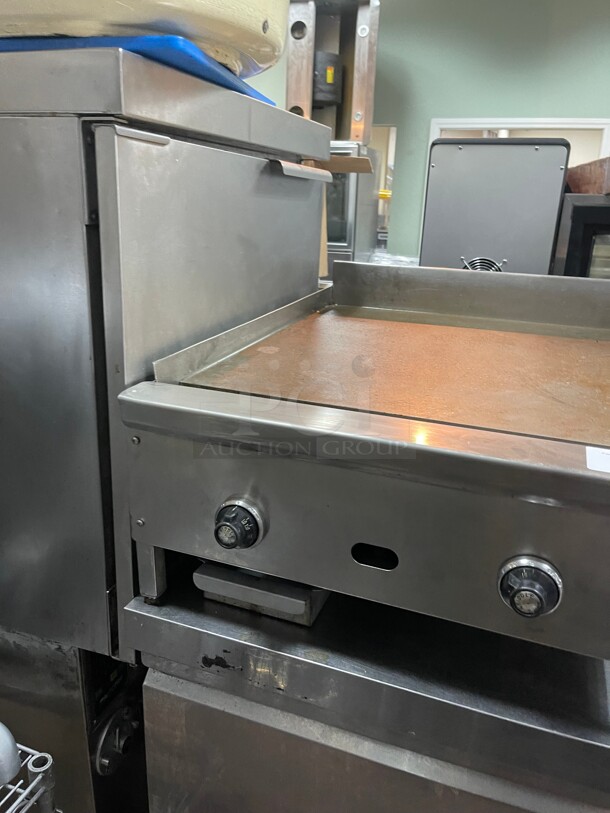 Working! Jade Range JGT-2424 24 inch Commercial Gas Griddle w/ Thermostatic Controls - 1 inch Steel Plate, Natural Gas NSF Tested and Working! - Image 3 of 7