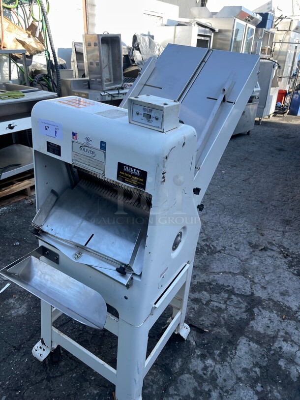 Nice! Oliver 797-N Gravity-Feed Commercial Bread Slicer w/ Last-Loaf Pusher, Gravity-Feed, 115 Volt Tested and Working! - Image 6 of 10