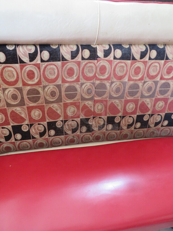 One AWESOME VIP Corner Red/Black Cushioned Booth. 85X85X45 - Image 4 of 4
