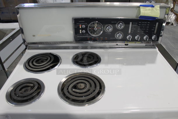 VINTAGE! Frigidaire Cookmaster RI-60-57 Metal Electric Powered 4 Burner Range w/ Oven and Warming Drawer. 115/230-120/240 Volts.  - Image 4 of 12